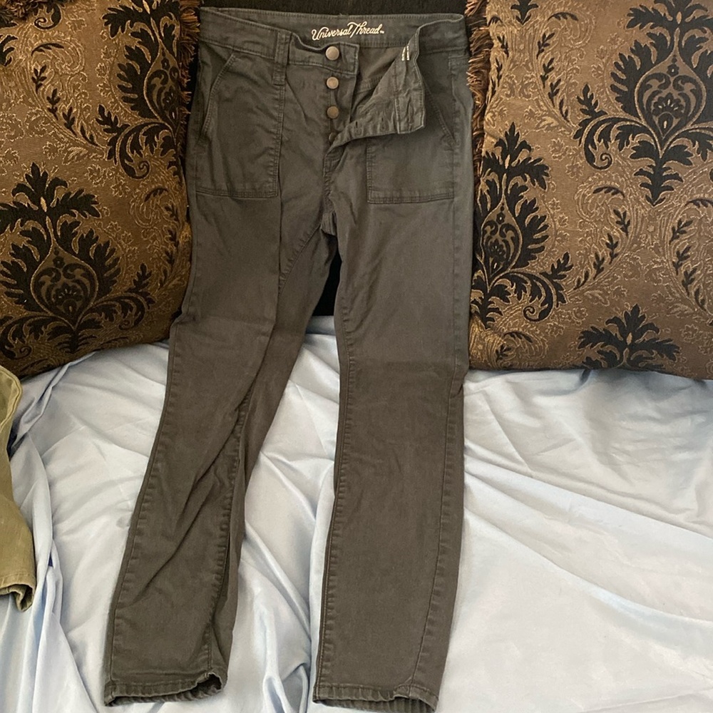 Universal thread high rise skinny dark green pants with the size 0/25R